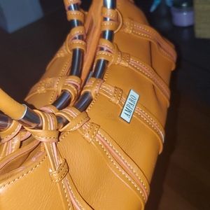 Iam selling amparo handbag